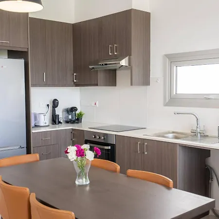 Lägenhet Hubstay Tamara Gardens 2 Bed With Pool