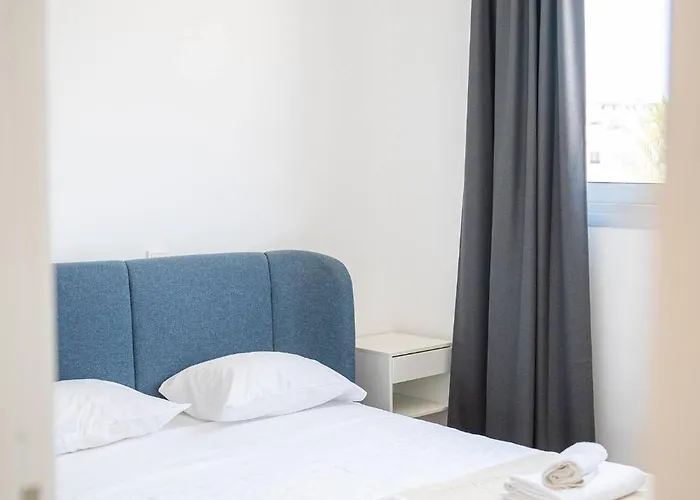 Lägenhet Hubstay Tamara Gardens 2 Bed With Pool *