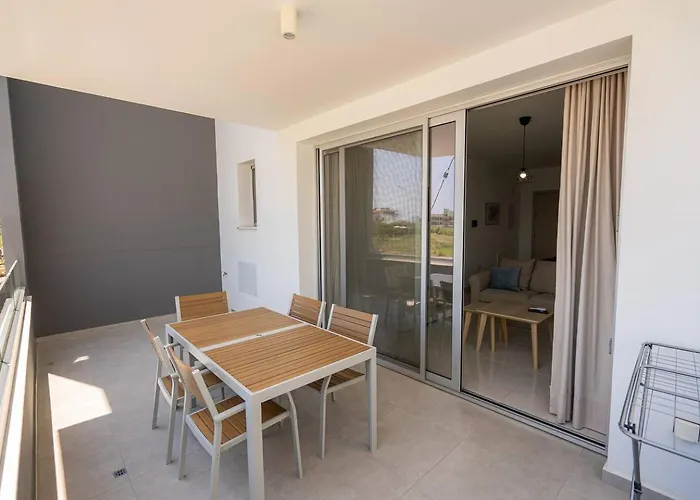 Hubstay Tamara Gardens 2 Bed With Pool *