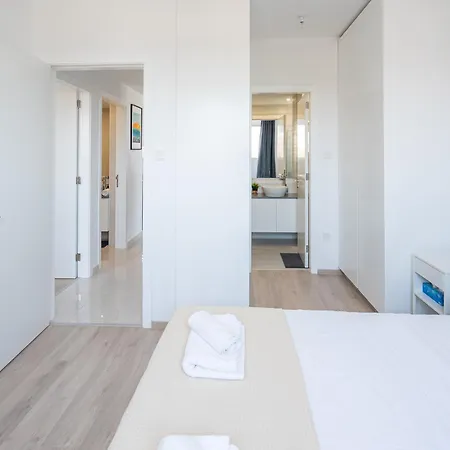 Hubstay Tamara Gardens 2 Bed With Pool Daire Livadhia