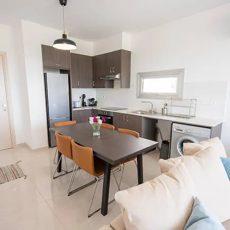 Hubstay Tamara Gardens 2 Bed With Pool *