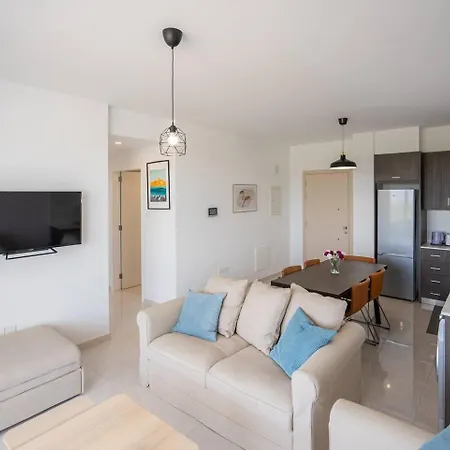Hubstay Tamara Gardens 2 Bed With Pool Apartment Livadhia
