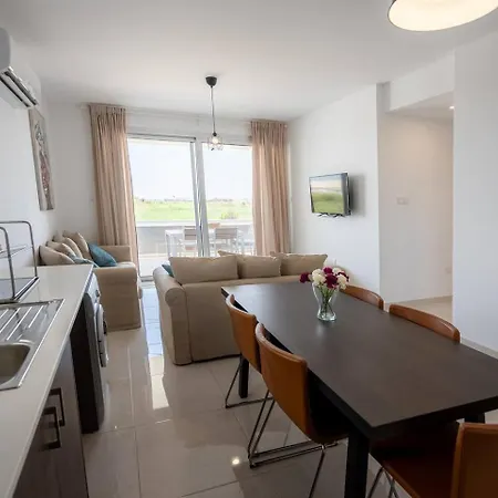 Apartmán Hubstay Tamara Gardens 2 Bed With Pool *