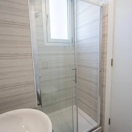 Апартаменты Hubstay Tamara Gardens 2 Bed With Pool