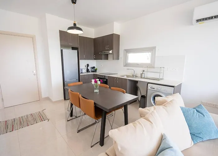 Hubstay Tamara Gardens 2 Bed With Pool *