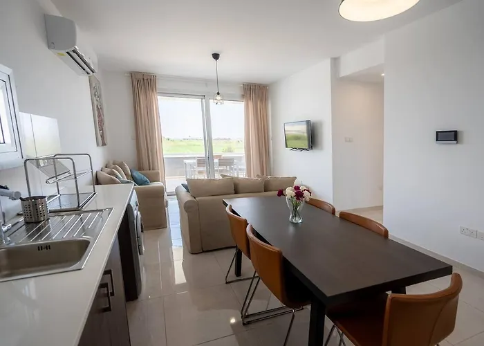 Apartmán Hubstay Tamara Gardens 2 Bed With Pool *