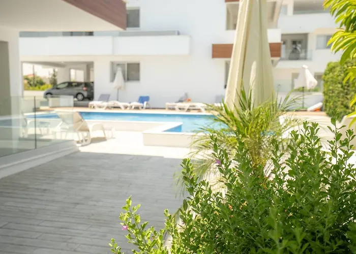 Hubstay Tamara Gardens 2 Bed With Pool *